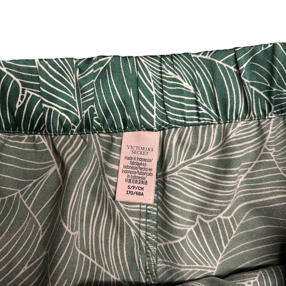 Victoria Secret | Green Palm Leaf Satin Pajama Shorts | Sz S - Picture 4 of 4